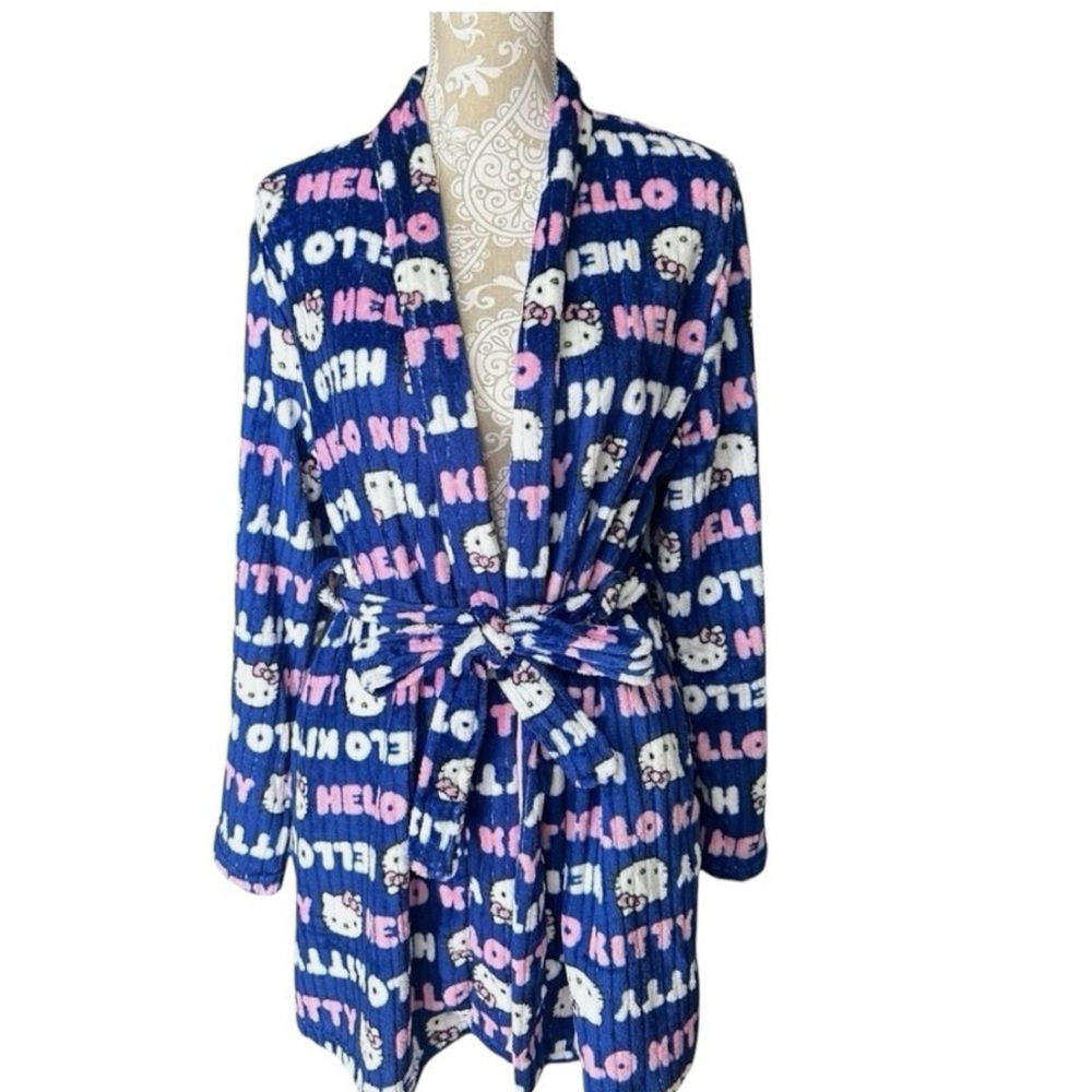 Hello Kitty short Robe Plush Belted, Soft Sleepwear w/ Pockets / SIZE Medium